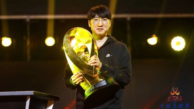 他就在比赛 他就在比赛