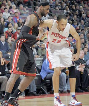 赛中是否贯 赛中是否贯