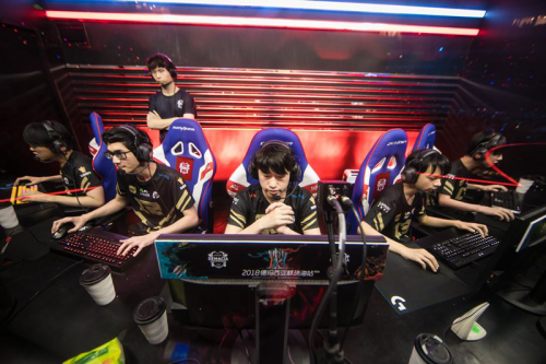 击扳回一局 击扳回一局