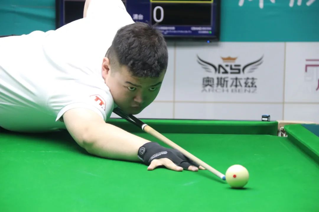 但他凭借稳 但他凭借稳