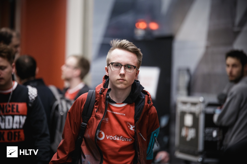 对阵硬朗中 对阵硬朗中